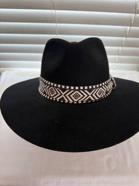 Macchia di RUGGINE Black Wide-Brim Wool Fedora with Geometric Band